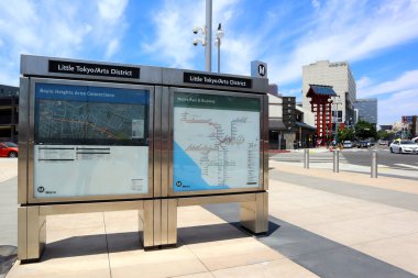 Los Angeles, Kaliforniya 16 Haziran 2023: Küçük Tokio-Arts Bölgesi Metro Demiryolu A Hattı ve E Hattı 16 Haziran 2023 'te açıldı.