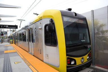 Los Angeles, Kaliforniya 10 Haziran 2023: Metro Demiryolu Treni, Los Angeles Eyaleti Toplu Taşımacılığı
