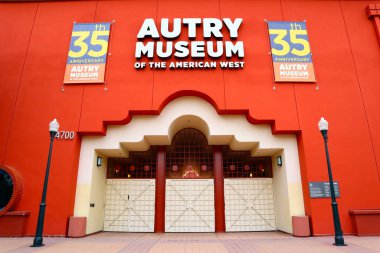 Los Angeles, Kaliforniya 6 Haziran 2023: Autry Museum of the American West, Amerika Birleşik Devletleri 'nin Batı Yakası' nın 4700 Batı Heritage Yolu 'nda yer alan tarihi araştırmalarına adanmış bir müzedir.