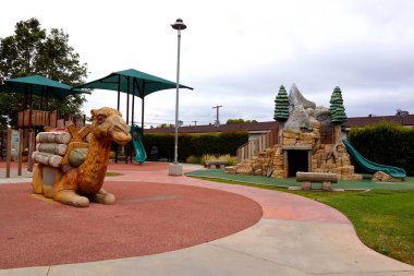 Los Angeles, Kaliforniya 5 Haziran 2023: 1037 N Banning Bulvarı Los Angeles 'ta çocuk parkı olan Drum Kışlası Parkı