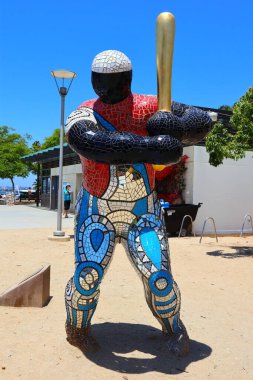 SAN DIEGO, California 30 Haziran 2023: Waterfront Park 'ta Niki de Saint Phalle' den beyzbol oyuncusu