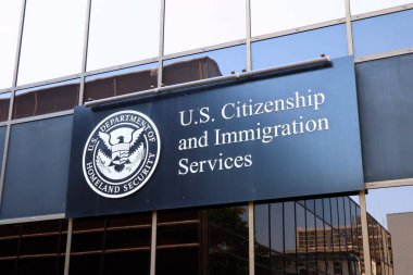 SAN DIEGO, California 30 Haziran 2023: USCIS - ABD Vatandaşlık ve Göçmenlik Hizmetleri, ABD İç Güvenlik Bakanlığı