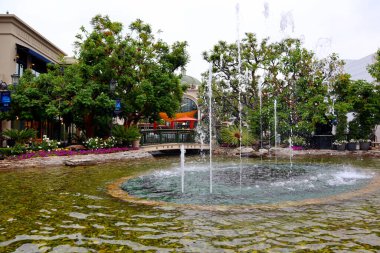 Los Angeles, Kaliforniya 9 Haziran 2023: Grove 'da Dans Çeşmesi, Los Angeles' ta bir perakende ve eğlence merkezi.
