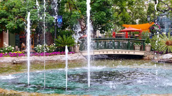 Los Angeles Kalifornien Juni 2023 Dancing Fountain Grove Butik Och — Stockfoto