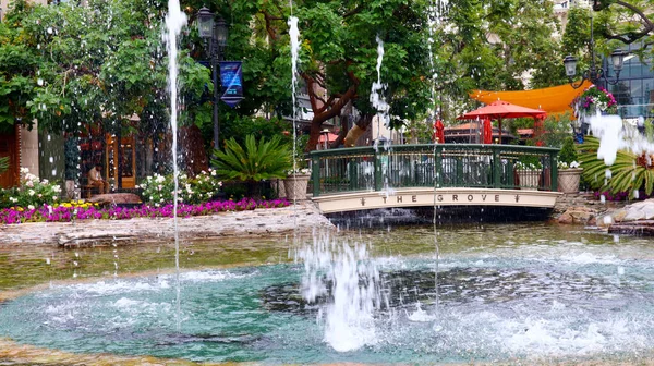 Los Angeles Kalifornien Juni 2023 Dancing Fountain Grove Butik Och — Stockfoto