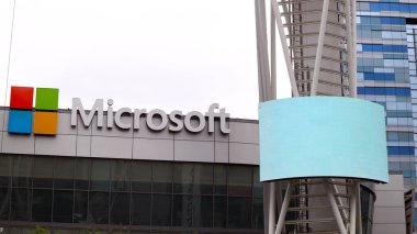 Los Angeles, Kaliforniya 8 Haziran 2023: Microsoft logosu Microsoft Theater 'da, XBOX PLAZA Kripto.com Arena' nın önünde, Los Angeles şehir merkezinde