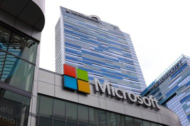 Los Angeles, Kaliforniya 8 Haziran 2023: Microsoft logosu Microsoft Theater 'da, XBOX PLAZA Kripto.com Arena' nın önünde, Los Angeles şehir merkezinde