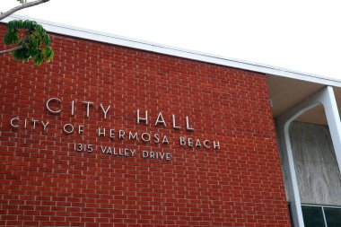 Hermosa Beach (LA County), Califorina 14 Haziran 2023: HERMOSA BEACH Belediye Binası, 1315 Valley Dr, Hermosa Beach