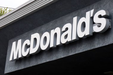 Los Angeles, Kaliforniya 16 Haziran 2023 McDonald 's fast food restoranı.