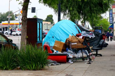 Los Angeles, Kaliforniya 16 Haziran 2023: Los Angeles şehir merkezinde evsiz evleri