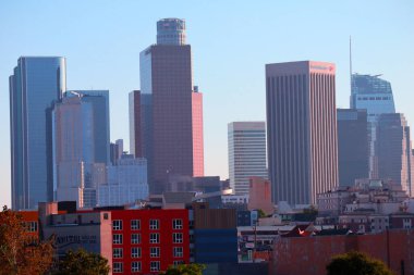 LOS ANGELES, Kaliforniya 28 Haziran 2023: Gün batımında Los Angeles şehir merkezi