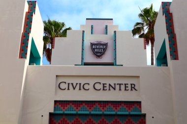Beverly Hills, Kaliforniya 3 Temmuz 2023: BEVERLY HILLS Şehir Merkezi. Bina mimar Charles Moore tarafından İspanyol Uyanışı, Art Deco ve Post-Modern stillerin karışımı olarak tasarlandı.