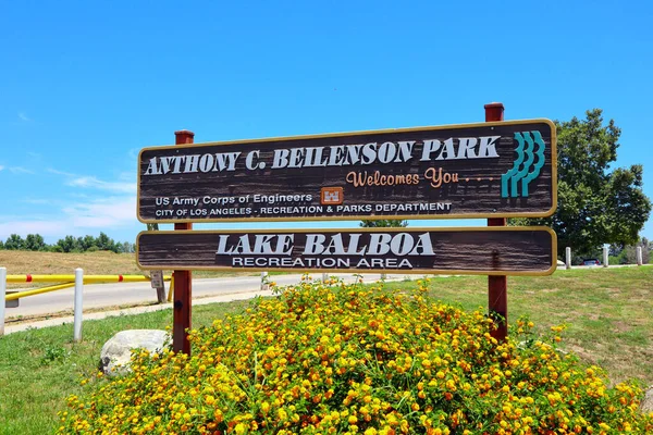 Los Angeles, Kaliforniya - 3 Temmuz 2023: Balboa Gölü - Anthony C. Beilenson Park 6300 Balboa Bulvarı, Van Nuys (Los Angeles), Kaliforniya