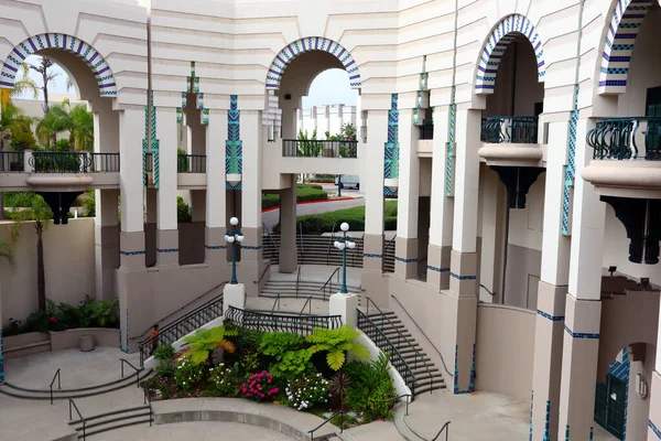 2023年7月3日 加利福尼亚州贝弗利山庄 希尔斯公民中心 该建筑由建筑师查尔斯 Charles Moore 融合了西班牙复兴 装饰艺术和后现代风格 — 图库照片