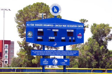 Los Angeles, Kaliforniya 6 Temmuz 2023 Los Angeles Dodgers Vakfı Lincoln Heights Beyzbol Skorbord 'daki Lincoln Park Rekreasyon Merkezi' nde All-Star Dodgers Dreamfield