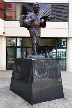 Los Angeles, Kaliforniya 22 Eylül 2023: Ninomiya Kinjiro (Sontoku) Japon sanatçı Junichiro Hannya 'nın 200 S San Pedro St' de bulunan heykeli.