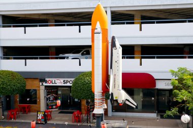 Los Angeles, Kaliforniya 22 Eylül 2023: Uzay Mekiği Challenger Memorial Astronot Ellison S. Onizuka Caddesi, Little Tokyo, Los Angeles