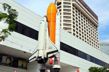 Los Angeles, Kaliforniya 22 Eylül 2023: Uzay Mekiği Challenger Anıtı ve astronot Ellison S. Onizuka Anıtı Astronot Ellison S. Onizuka St, Little Tokyo, Los Angeles