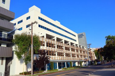 Culver City, Kaliforniya 23 Eylül 2023 Culver Medikal Plaza, Kampüs Sağlık Ofisi Güney Kaliforniya Hastanesi 'nin bitişiğindeki bina