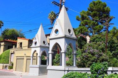 Los Angeles, Kaliforniya: Shakespeare Köprüsü 1926 'da Los Angeles, Kaliforniya' daki Franklin Hills mahallesinde inşa edilmiştir.