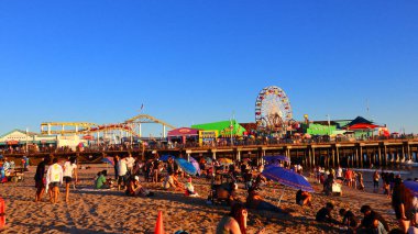 Santa Monica, California, ABD: Santa Monica Pasifik Parkı Sahilden gün batımına doğru manzara