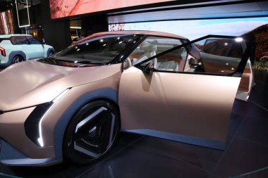 Los Angeles, Kaliforniya 17 Kasım 2023 New Kia EV4 Concept Car 2023 Los Angeles Oto Fuarı. Los Angeles Otomobil Fuarı Kuzey Amerika 'daki en büyük otomobil fuarlarından biridir.