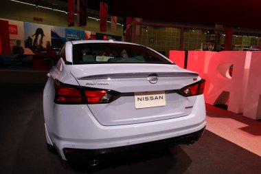 Los Angeles, Kaliforniya 17 Kasım 2023: NISSAN ALTIMA SR 2023 Los Angeles Otomobil Fuarı. Los Angeles Otomobil Fuarı Kuzey Amerika 'daki en büyük otomobil fuarlarından biridir.