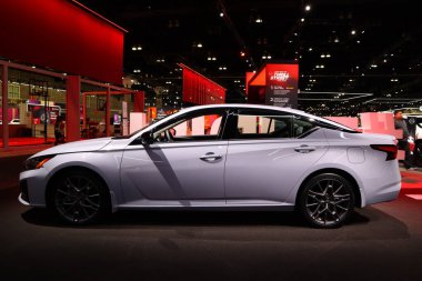 Los Angeles, Kaliforniya 17 Kasım 2023: NISSAN ALTIMA SR 2023 Los Angeles Otomobil Fuarı. Los Angeles Otomobil Fuarı Kuzey Amerika 'daki en büyük otomobil fuarlarından biridir.