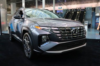Los Angeles, Kaliforniya 17 Kasım 2023 Hyundai TUCSON Hybrid N Line 2023 Los Angeles Oto Fuarı. Los Angeles Otomobil Fuarı Kuzey Amerika 'daki en büyük otomobil fuarlarından biridir.