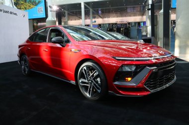 Los Angeles, Kaliforniya 17 Kasım 2023 'te Los Angeles Otomobil Fuarı' nda Hyundai SONATA N Hattı. Los Angeles Otomobil Fuarı Kuzey Amerika 'daki en büyük otomobil fuarlarından biridir.