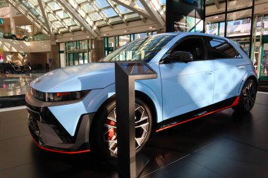 Los Angeles, Kaliforniya 17 Kasım 2023: Hyundai IONIQ 5 N 2023 Los Angeles Otomobil Fuarı. Los Angeles Otomobil Fuarı Kuzey Amerika 'daki en büyük otomobil fuarlarından biridir.