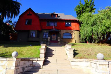 Los Angeles, California 20 Kasım 2023, Kinney-Everhardy House 1401 Alvarado Terrace, 1902 'de Queen Anne ve Shingle tarzında inşa edildi. Los Angeles Tarihi Kültür Anıtı olarak belirlendi