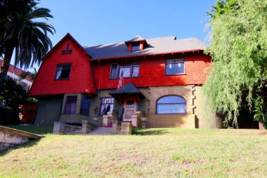 Los Angeles, California 20 Kasım 2023, Kinney-Everhardy House 1401 Alvarado Terrace, 1902 'de Queen Anne ve Shingle tarzında inşa edildi. Los Angeles Tarihi Kültür Anıtı olarak belirlendi