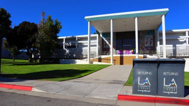 Montebello, California 30 Ekim 2023: Montebello Bölgesel Kütüphanesi 1550 W Beverly Bulvarı, Montebello Los Angeles