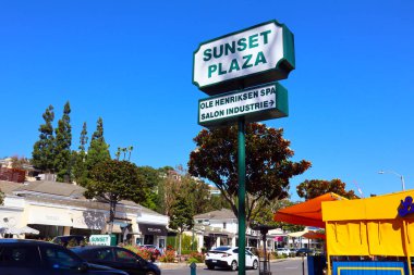 Batı Hollywood, Kaliforniya 12 Ekim 2023: SUNSET PLAZA Alışveriş Merkezi, 8591 ile 8720 Sunset Bulvarı arasında butik mağazaları ve restoranlarla dolu bir şerit. 