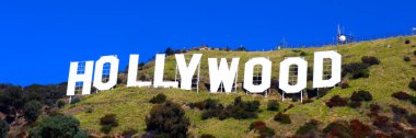Hollywood, Los Angeles, California - 2 Kasım 2023: Dünyaca ünlü Hollywood tabelası Lee Dağı 'nın tepesine tünedi.