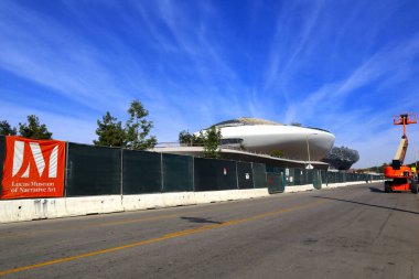 Los Angeles, California - 4 Kasım 2023: LMNA Lucas Hikaye Sanatları Müzesi yapım aşamasında. Ma Yansong tarafından tasarlandı ve 2025 'te Los Angeles Exposition Park' ta açılacak.
