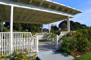 Los Angeles, Kaliforniya - 4 Kasım 2023: 701 State Dr, Los Angeles 'taki Park Rose Garden Sergisi