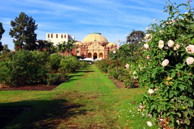 Los Angeles, Kaliforniya - 4 Kasım 2023: 701 State Dr, Los Angeles 'taki Park Rose Garden Sergisi