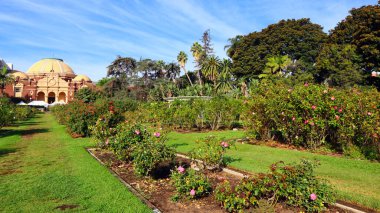 Los Angeles, Kaliforniya - 4 Kasım 2023: 701 State Dr, Los Angeles 'taki Park Rose Garden Sergisi