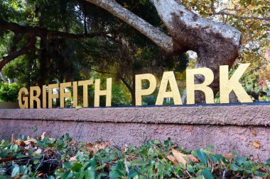 Los Angeles, California - 11 Aralık 2023: Griffith Park Giriş Tabelası. Griffith Park, ABD 'deki en büyük şehir parklarından biridir.