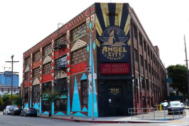 Los Angeles, Kaliforniya - 29 Kasım 2023 Los Angeles Sanat Bölgesi, Angel City Bira Fabrikası tarihi bina 216 S Alameda Caddesi, Los Angeles