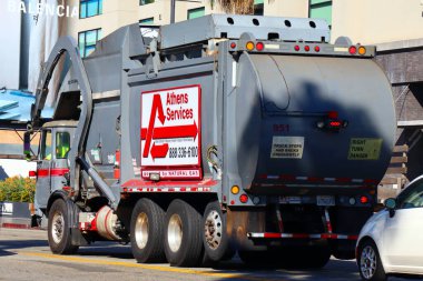 Los Angeles, Kaliforniya - 5 Ekim 2023: Atina Servis Çöp Kompakt Kamyonu