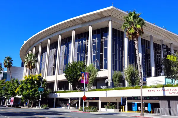Los Angeles, Kaliforniya - 7 Ekim 2023: The Music Center, Dorothy Chandler Pavilion, Los Angeles 135 N Grand Ave 'de yer alan Los Angeles Operası