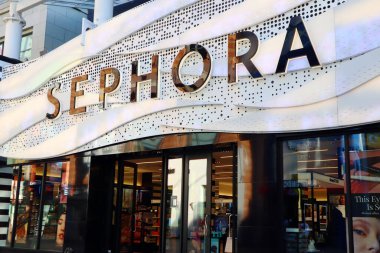 Universal City, Hollywood, California - 3 Ekim 2023: SEPHORA, çok uluslu kişisel bakım ve güzellik ürünleri perakendecisi