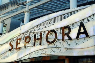 Universal City, Hollywood, California - 3 Ekim 2023: SEPHORA, çok uluslu kişisel bakım ve güzellik ürünleri perakendecisi