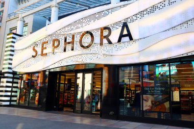 Universal City, Hollywood, California - 3 Ekim 2023: SEPHORA, çok uluslu kişisel bakım ve güzellik ürünleri perakendecisi