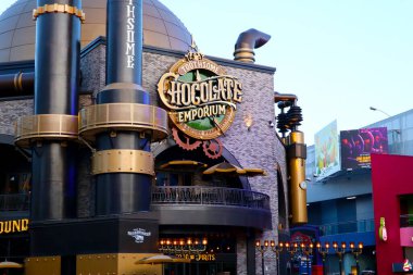 Universal City, Hollywood, California - 3 Ekim 2023: Hollywood Universal Stüdyoları 'ndaki Toothsome Çikolata Mağazası ve Savory Festivali Mutfağı