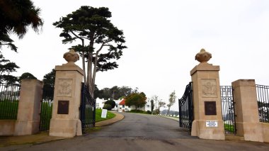 San Francisco, California - 24 Ekim 2023: San Francisco Ulusal Mezarlığı Presidio Park Girişi