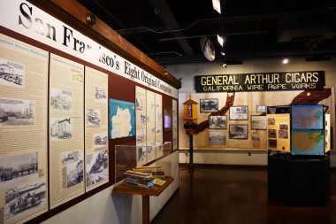 San Francisco, Kaliforniya - 25 Ekim 2023: San Francisco Kablo Otomobil Müzesi 'ndeki Sarmal Makine